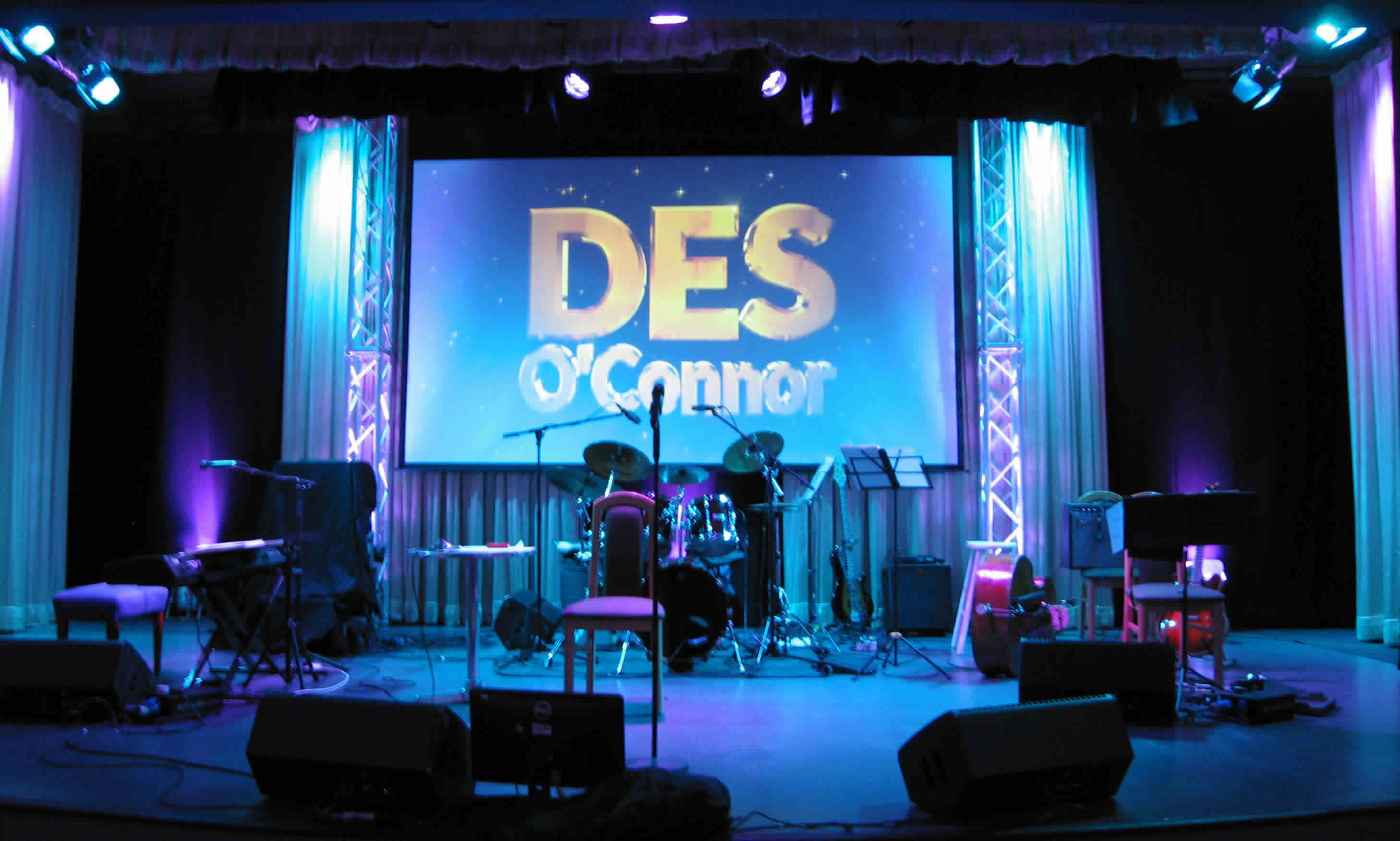Des O'Connor at Melksham Assembly Hall by Lightprovider